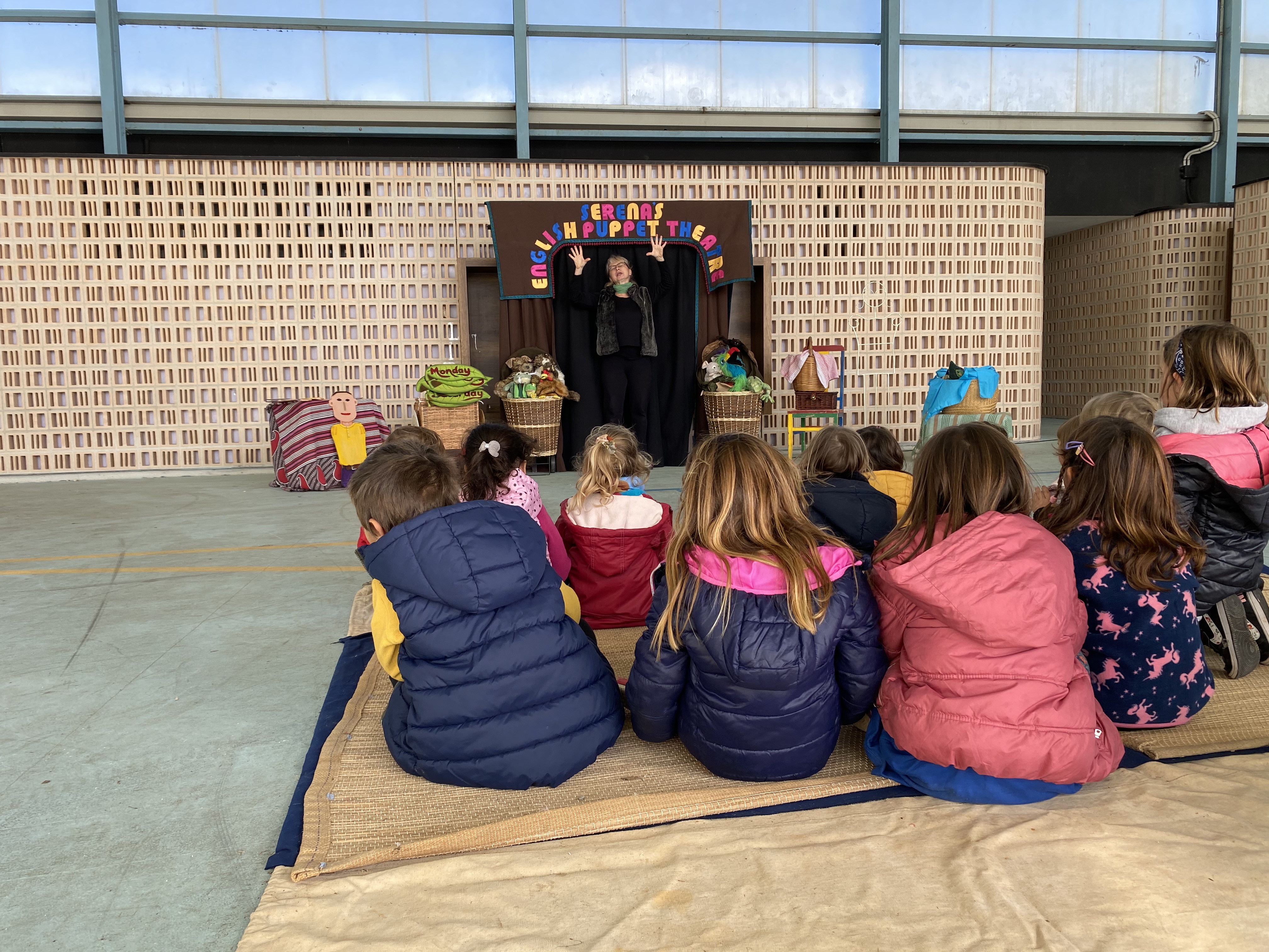 Serena's English puppet theatre