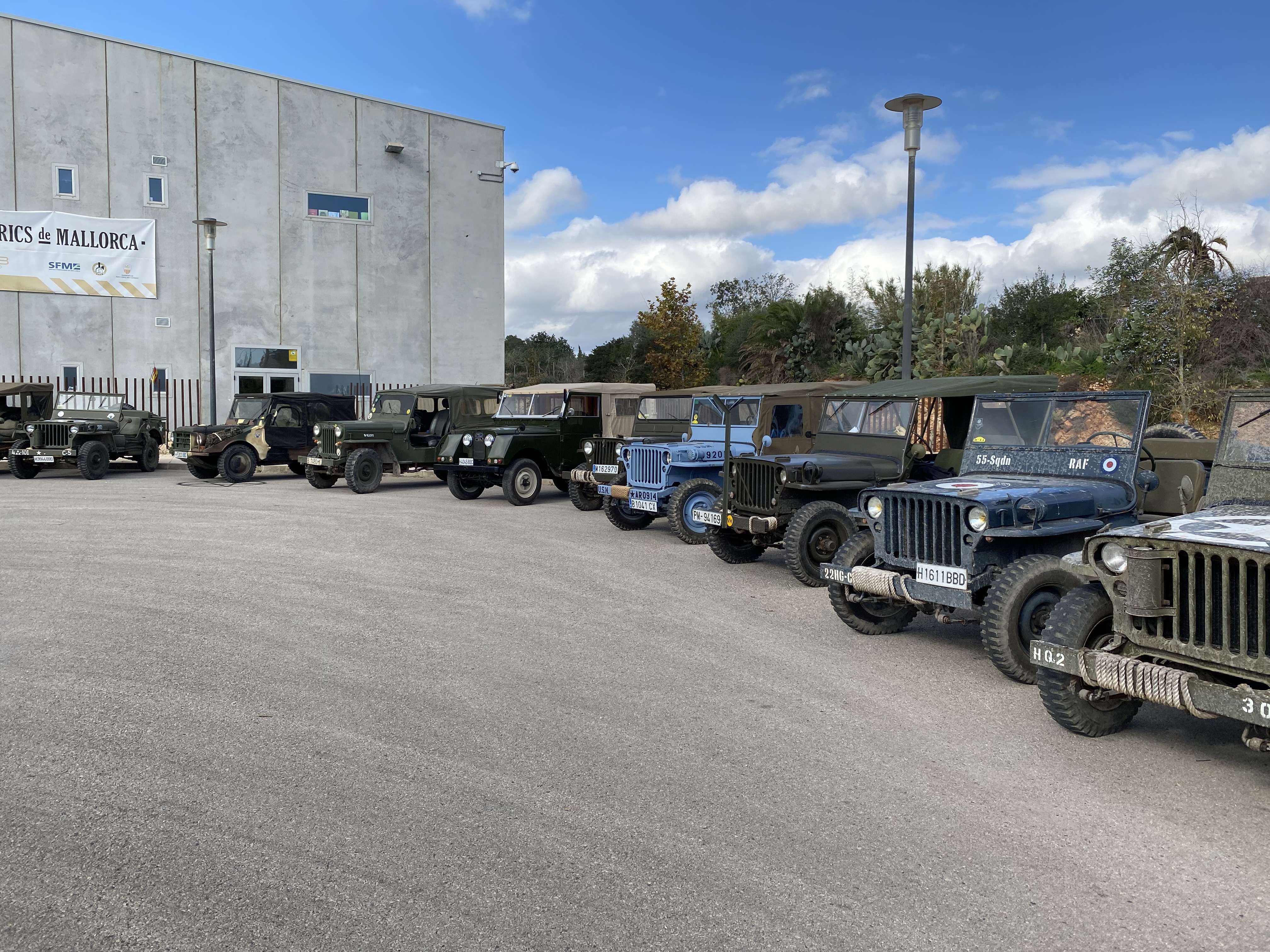 Concentració de jeeps al museu